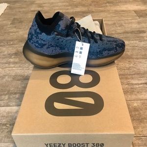 New in box Yeezy boost Adidas Mens size 11
